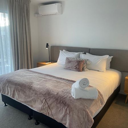 Alpine Junction Townhouse Apartments, Lodge & Hotel วานากา ภายนอก รูปภาพ