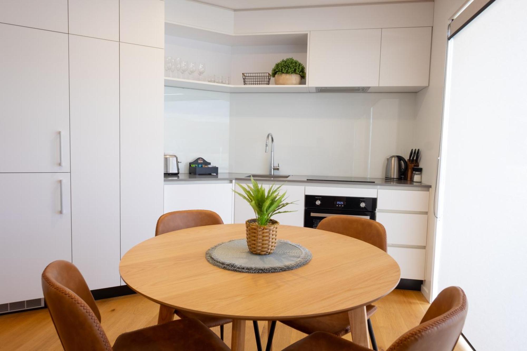 Alpine Junction Townhouse Apartments, Lodge & Hotel วานากา ภายนอก รูปภาพ